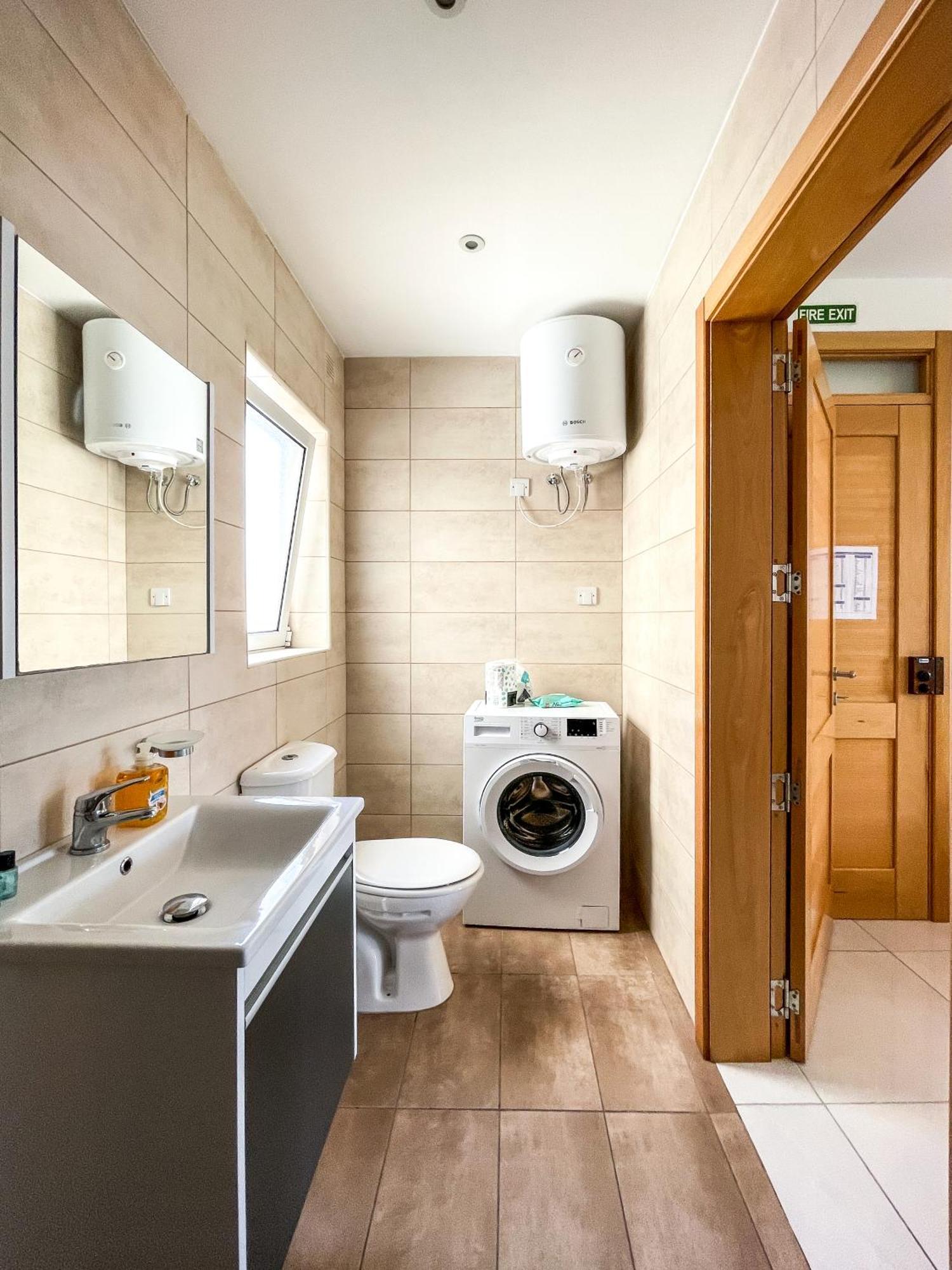 Msida Central Suites - Emmnic Court Buitenkant foto