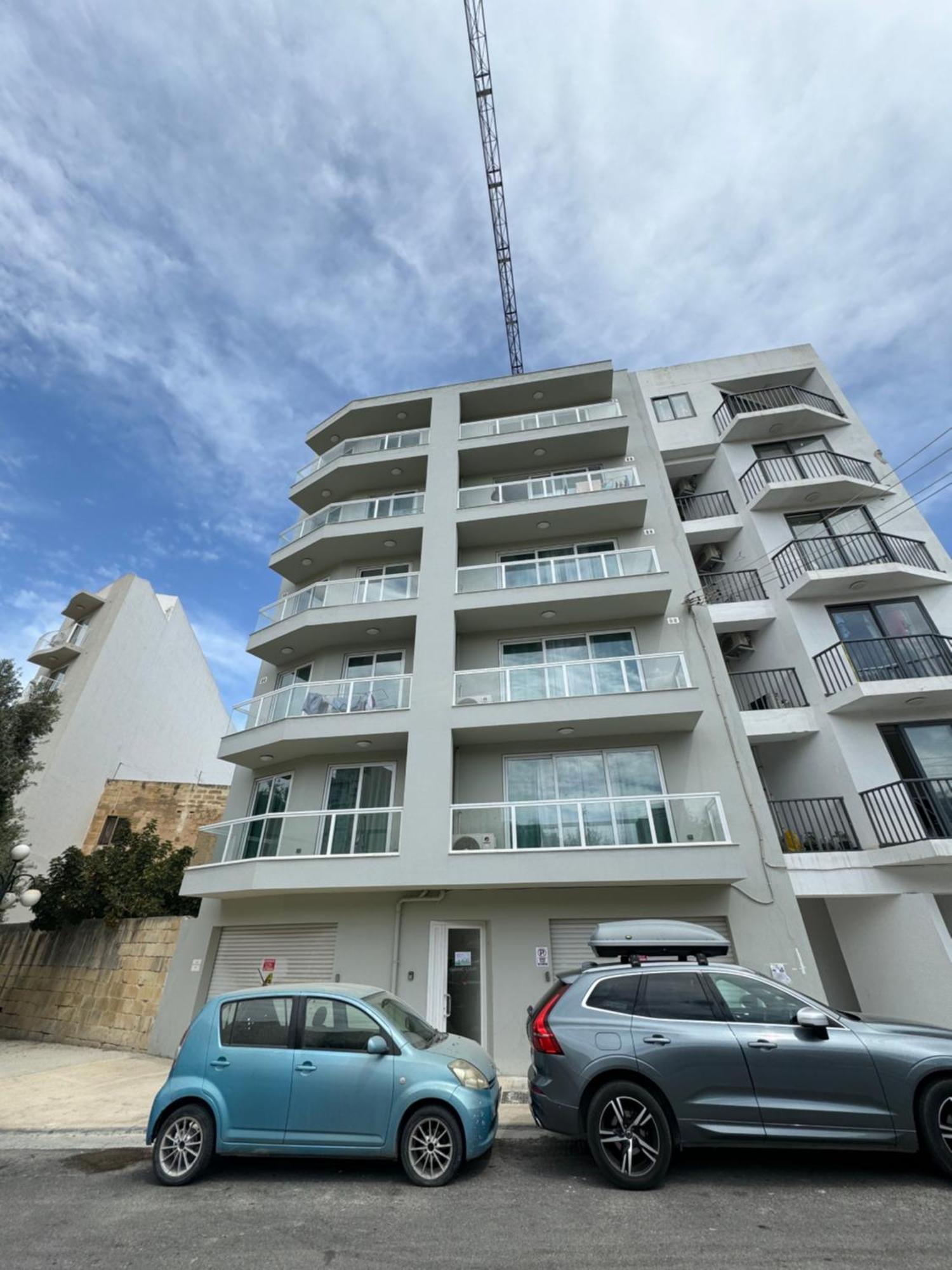 Msida Central Suites - Emmnic Court Buitenkant foto
