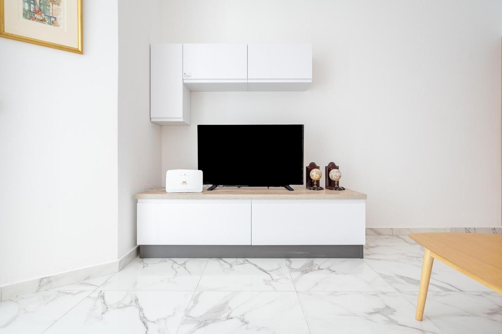 Msida Central Suites - Emmnic Court Buitenkant foto