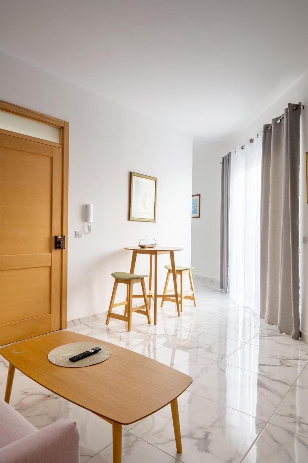 Msida Central Suites - Emmnic Court Buitenkant foto