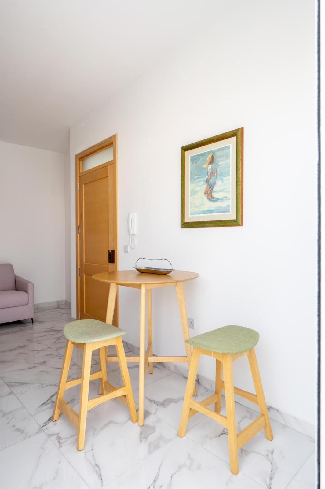 Msida Central Suites - Emmnic Court Buitenkant foto
